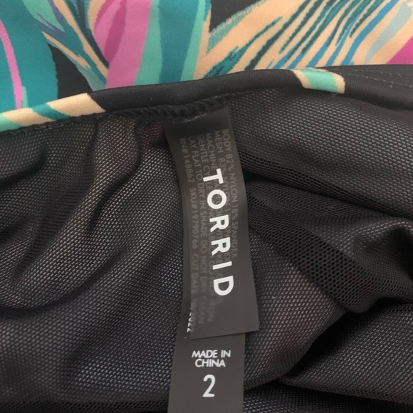 NWT Torrid Pretty Summer Leaves Black Mesh High Neck Swimsuit Size 2 2X 18 20 - Picture 7 of 9
